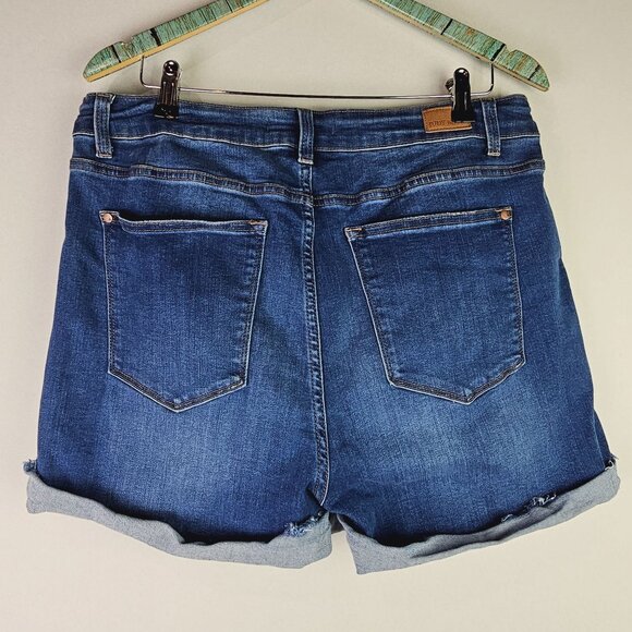 Judy Blue Mid Rise Cuffed Hem Med Wash Denim Shorts JB150038, Plus Size, 2XL - Picture 6 of 8